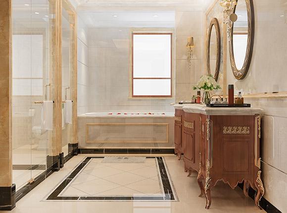 Bagno in stile classico con dettagli in oro